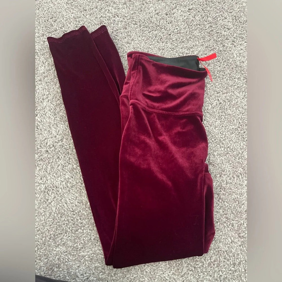 SPANX | Velvet Velour Legging Holiday Berry Size Large - Picture 3 of 4